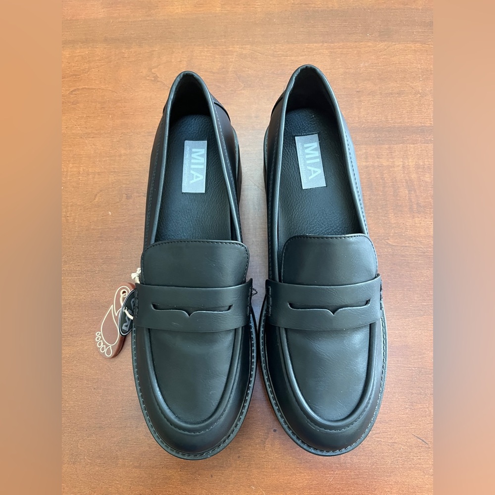 NWT MIA Women's Black Loafers